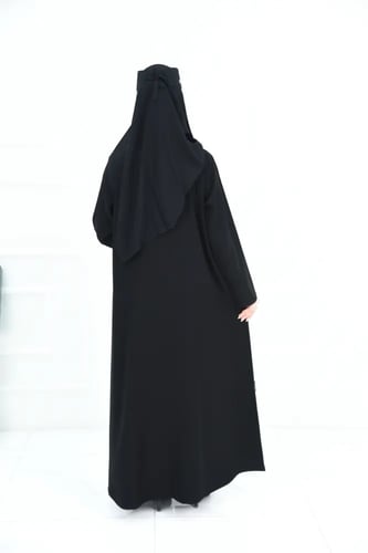 عباية عملية بسحاب وقصة طائرة على الصدر