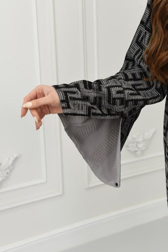 عباية جاكار أنيقة بتصميم عصري