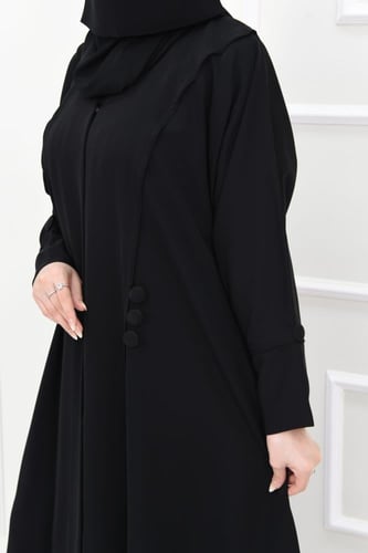 عباية عملية بتفاصيل أنيقة