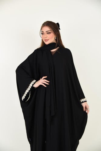 عباية بشت مناسبات بكلفة كريستال على الأكمام المربع...