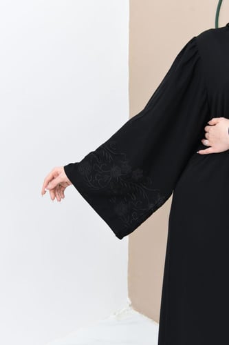 عباية نواعم بتطريز اسود على الاكمام