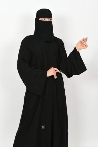 عباية عملية بأكمام مطرزة