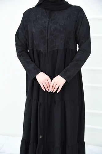 عباية سوداء كلوش طبقات بتفاصيل قماش جاكار تركي