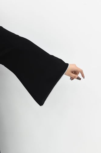 عباية دبل كلوش محبوكة بالأبيض في الحواف