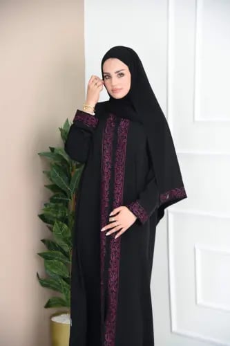 عباية نواعم مطرزة بتفاصيل برغندي