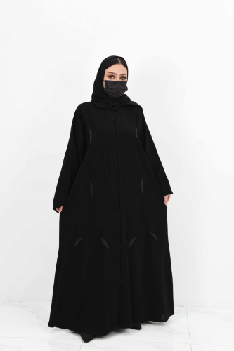 عباية كريب سوداء بتطريز يدوي – كم مربع وقصة أنيقة