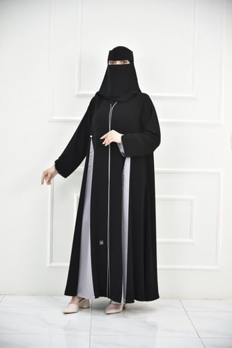 عباية كريب ملكي وتزيين رمادي ولمسات كريستال