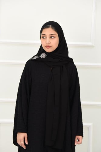 طرحة سوداء بتطريز فضي وبيج