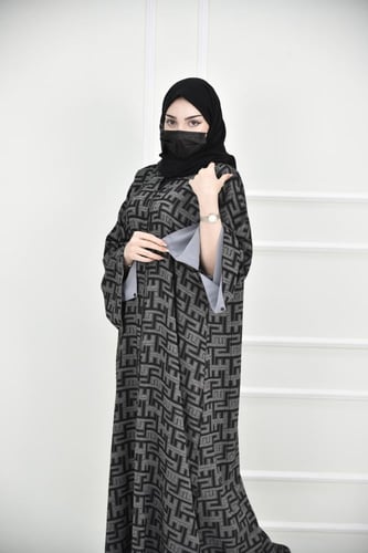 عباية جاكار أنيقة باكمام مفتوحة مبطمة بالرصاصي