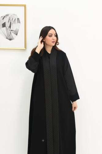 عباية بقماش الفوكر الناعم بكم مقلوب