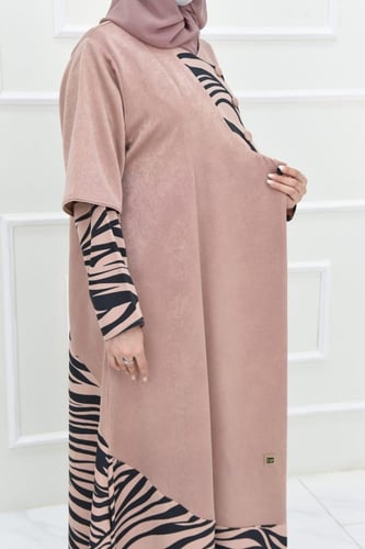 عباية بتصميم متميزة بألوان عصرية