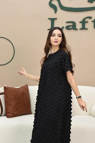 فستان داخلي نص كم على شكل طبقات مربعه