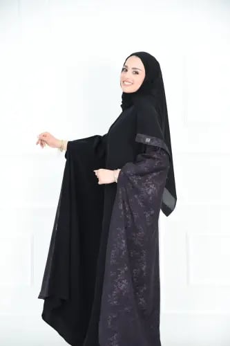 بشت عباية قطري أسود من الامام وجاكار مشجّر بنفسجي...