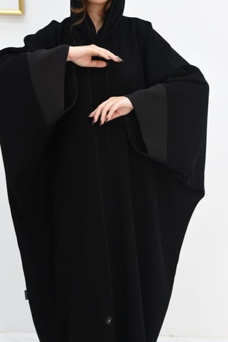عباية بشت بقماش الفوكر الأسود بكم مثلث