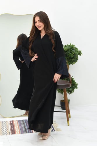 عباية لف بكم مربع بتشكيلة مميزة على الكم