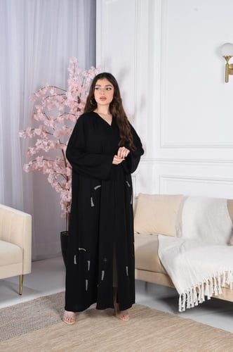 عباية بملمس حرير انسيابيه نص كلوش