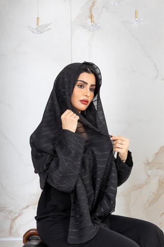 طرحة إلينا اسود مقلم