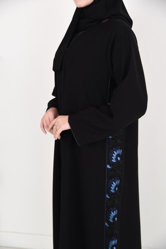 عباية بتطريز كمبيوتر جانبي والكم عادي