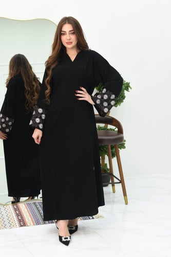 عباية بتطريز انيق على الاكمام