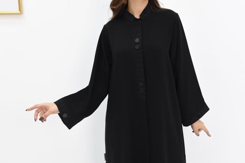 عباية ساحره مزينة بقماش مقلم