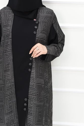 عباية جاكار مقلمة بالاوف وايت بتفاصيل قماش سادة