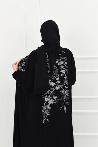 عباية بتطريز فضي وكحلي