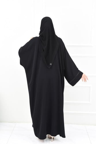 عباية مناسبات أنيقة بكلفة خرز على الكم