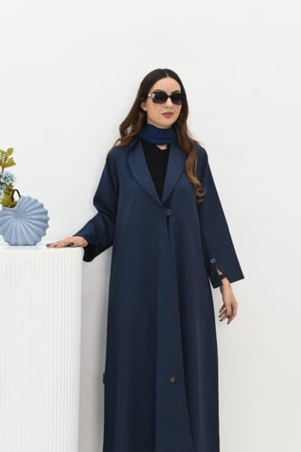 عباية كاجوال كحلي بياقة مزينة بقطعة من الخلف