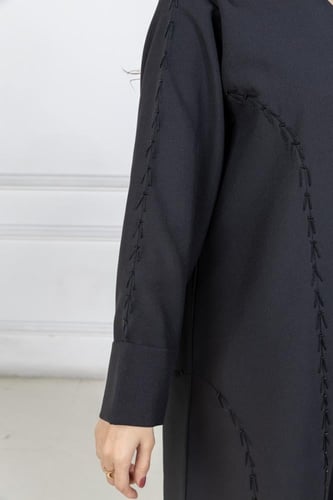 عباية مطرزة بالخيط والخرز