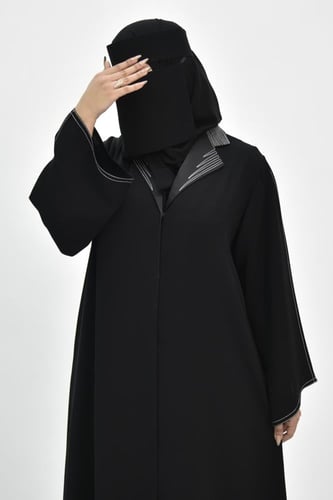 عباية كاجوال بلمسة تطريز خيط ابيض ناعم