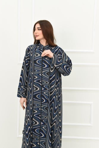 عباية كريب بتدرجات لونية أنيقة