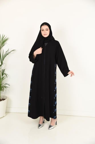 عباية بتطريز كمبيوتر جانبي والكم عادي