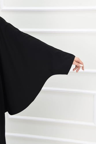 عباية بشت سادة بأكمام فراشة