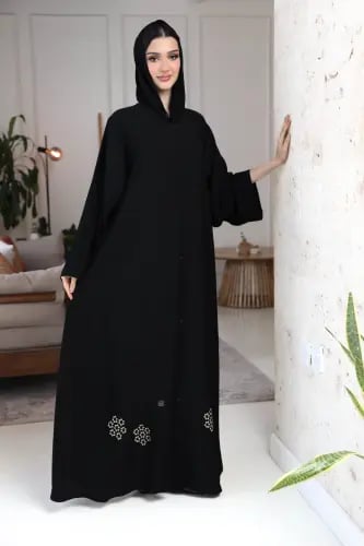 عباية سوداء نصف كلوش بتطريز بيج وأسود