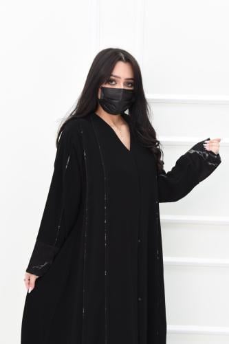 عباية أنيقة مع قيطان وحواف أكمام من الشمواه