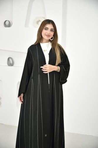 عباية كاجوال عملية بخطوط بيضاء