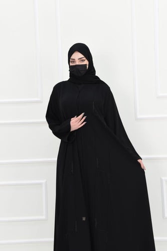 عباية كلوش تزينها تطريزات ساحرة