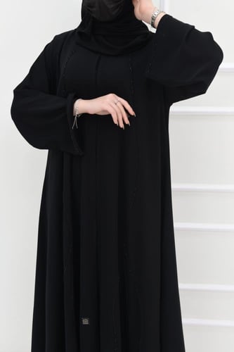 عباية سوداء بتطريز ساحر