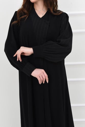 عباية كريب بتفاصيل صوف مقلم وأكمام كبك