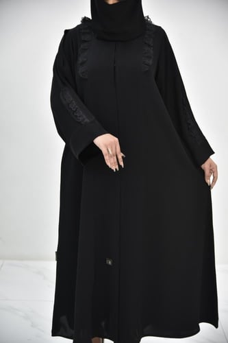 عباية كريب بتفاصيل تول ناعمة