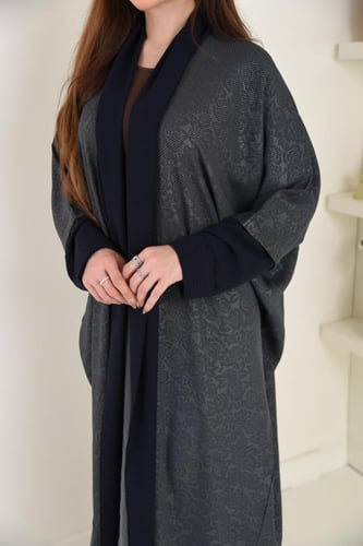 عباية نص بشت بلون رصاصي مشجر مع بندة واكمام كحلي