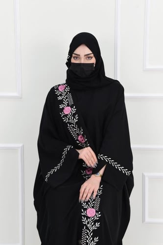 عباية بشت انيقة بتطريز وردي وبيج