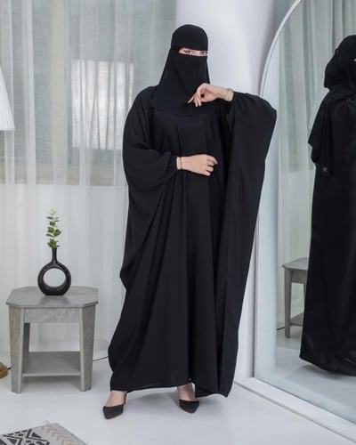 عباية بشت سادة بأكمام زم