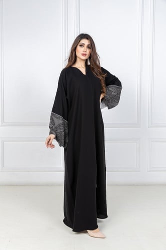 عباية عميلة بأكمام مشجره مفتوحة