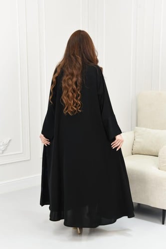 عباية سوداء كلوش بتطريزات كحلية وسوداء ساحرة