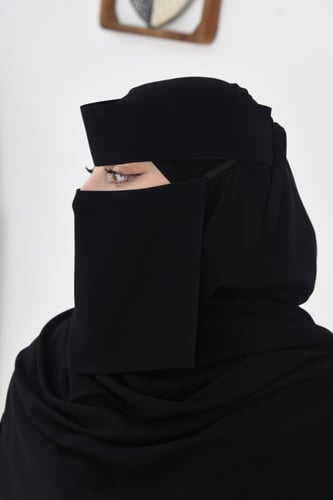 نقاب مطاط مائل بلوقو