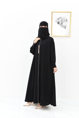 عباية نص كلوش بلمسات أنيقة وقماش ناعم