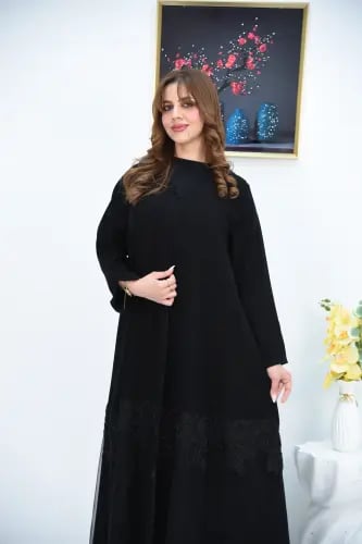 عباية نص كلوش سوداء مزينة بتول وكلفة مطرزة بالخرز