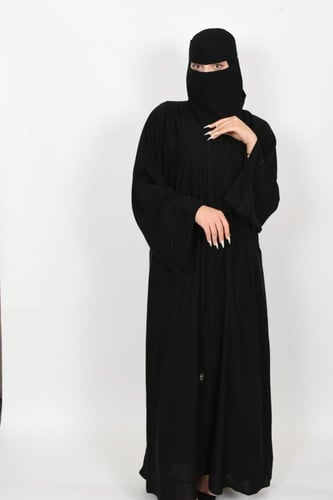 عباية عملية بأكمام مطرزة