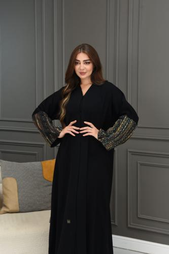 عباية انيقة بأكمام مربعة تطريز ملون